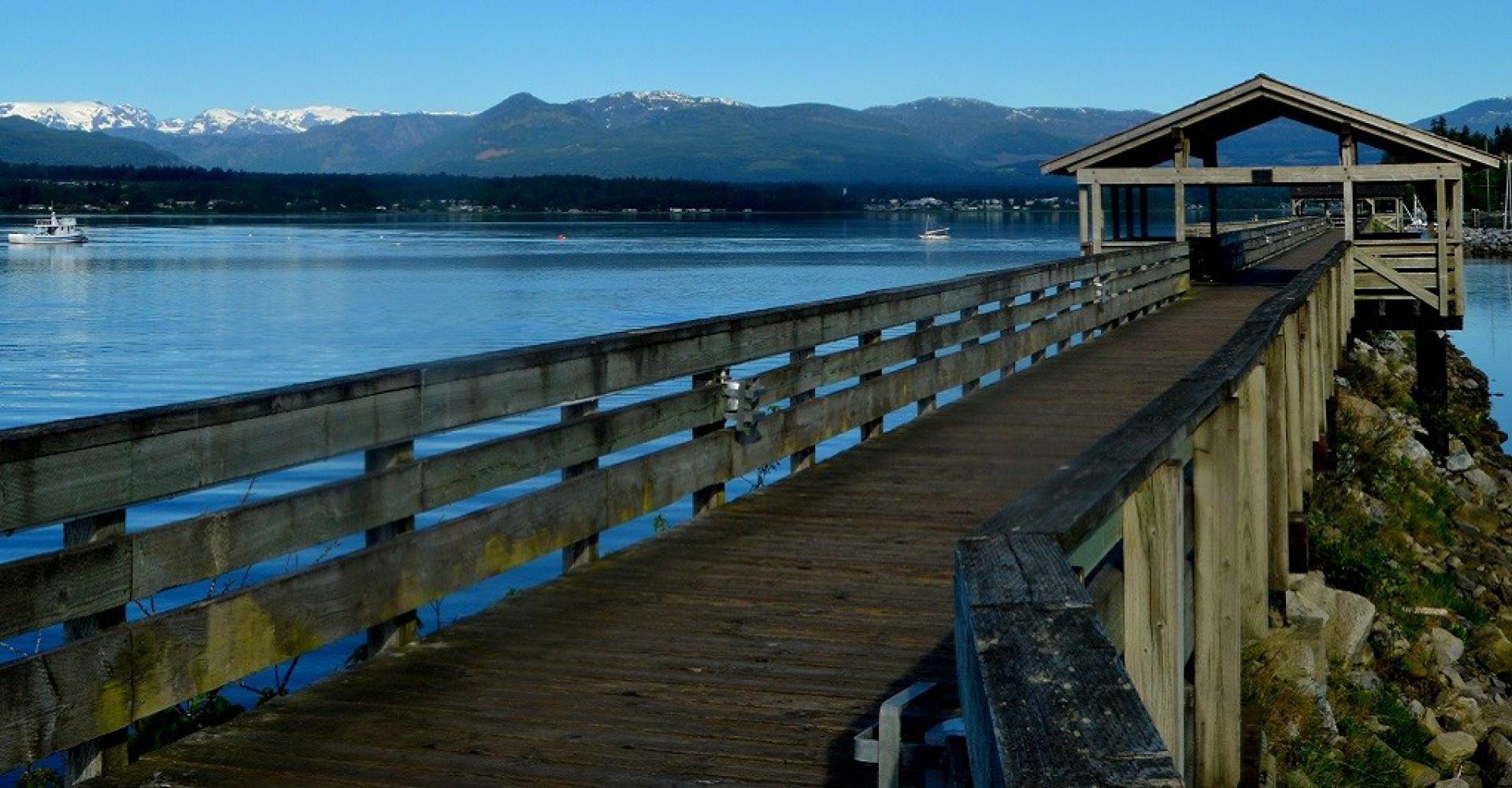 Comox harbour promenade