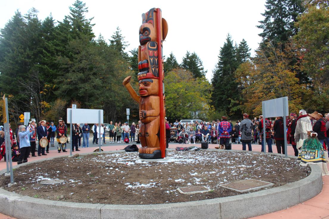 Gathering and blessing of the pole